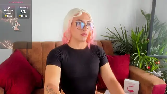 Snapshot of -Sofii_ chatting on 01/05/25, 07:49 -Sofii online show from 01/05/25, 07:49