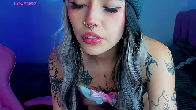 adri tom44 online show from 12/02/24, 02:42