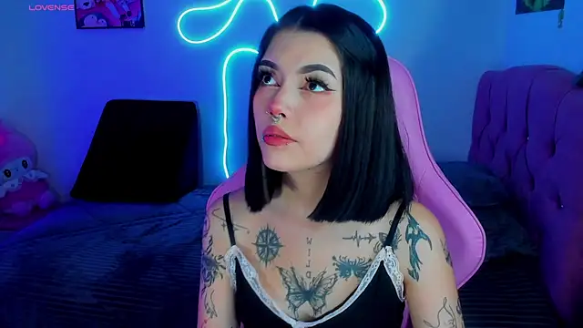 adri tom44 online show from 12/04/24, 02:42