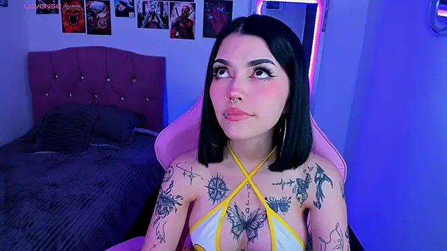 adri tom44 online show from 02/17/25, 05:25