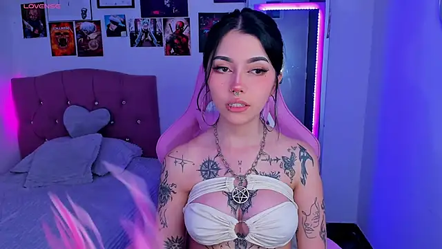 adri tom44 online show from 02/21/25, 05:02