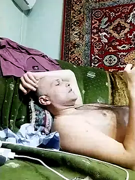 Pineapple04 online show from 01/31/25, 06:03