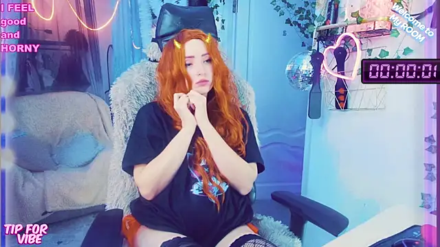 Snapshot of Toxic_Ellies chatting on 12/29/24, 06:49 Toxic Ellies online show from 12/29/24, 06:49