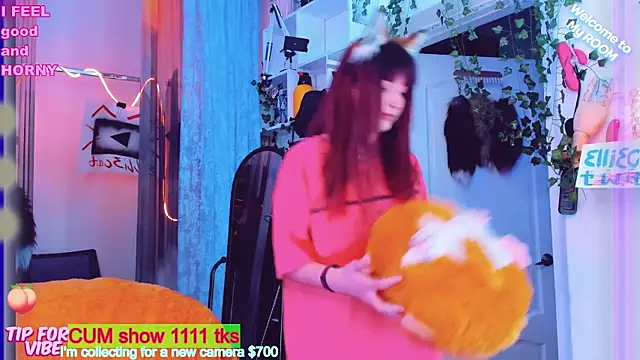 Snapshot of Toxic_Ellies chatting on 02/16/25, 04:53 Toxic Ellies online show from 02/16/25, 04:53