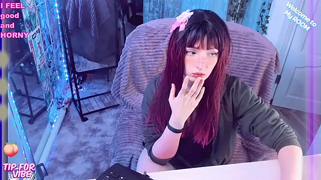 Snapshot of Toxic_Ellies chatting on 02/25/25, 02:22 Toxic Ellies online show from 02/25/25, 02:22