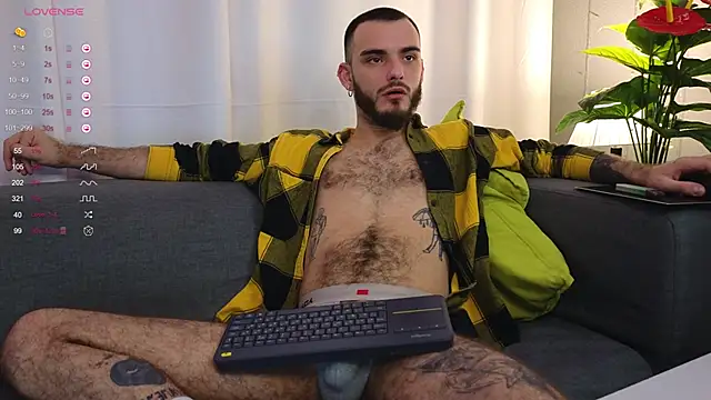 Snapshot of xteddy_bear chatting on 02/03/25, 08:57 xteddy bear online show from 02/03/25, 08:57