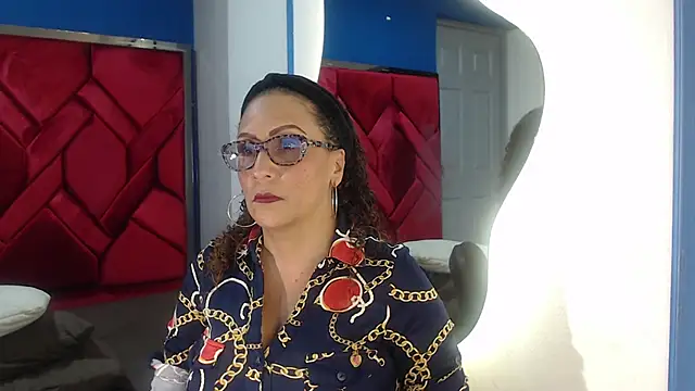 EvaMills1 online show from 01/30/25, 07:37