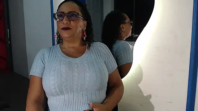 EvaMills1 online show from 02/05/25, 07:42