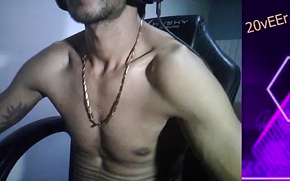 Snapshot of 20vEEr chatting on 02/19/25, 11:36 20vEEr online show from 02/19/25, 11:36