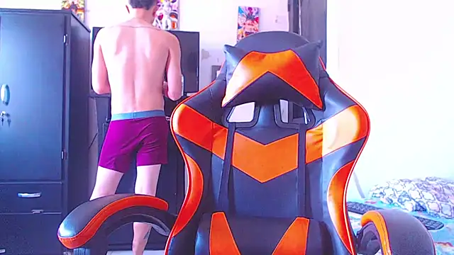 ADAM HOT online show from 04/04/26, 09:34