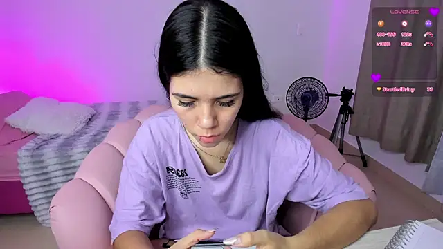 Snapshot of sofi_cute01 chatting on 02/05/25, 01:15 sofi cute01 online show from 02/05/25, 01:15