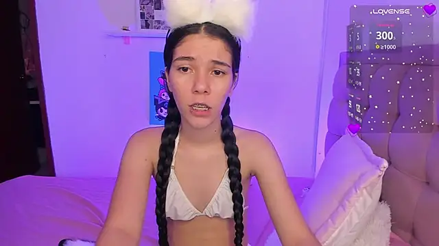 Snapshot of sofi_cute01 chatting on 03/08/25, 01:06 sofi cute01 online show from 03/08/25, 01:06