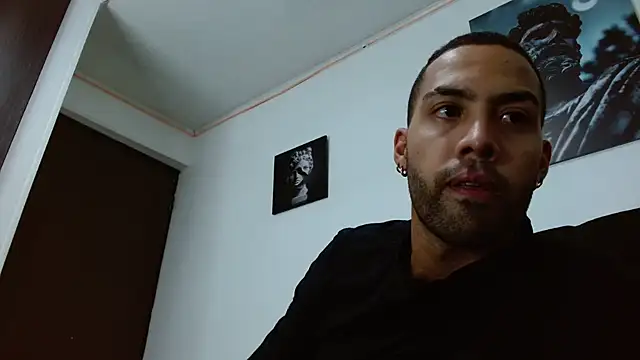 Snapshot of Hendry_ chatting on 01/25/25, 01:10 Hendry online show from 01/25/25, 01:10