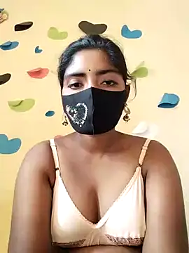 Snapshot of Lina-Rose chatting on 02/28/25, 05:37 Lina-Rose online show from 02/28/25, 05:37
