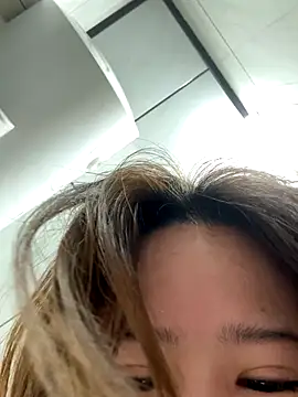 Snapshot of Angelababy001 chatting on 11/28/25, 01:14 Angelababy001 online show from 11/28/25, 01:14