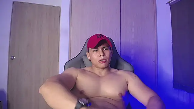 Snapshot of RoyConstance chatting on 03/10/25, 02:28 RoyConstance online show from 03/10/25, 02:28