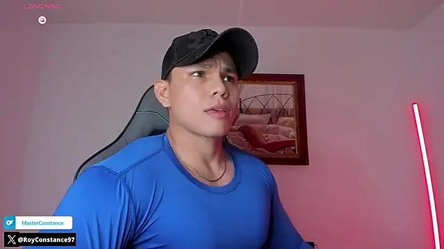 Snapshot of RoyConstance chatting on 09/26/25, 03:32 RoyConstance online show from 09/26/25, 03:32