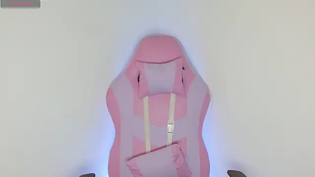 yulissa18 online show from 04/05/26, 01:47