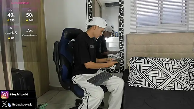 soyander03  online show from 10/13/25, 11:21