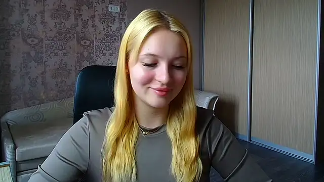 Snapshot of Milka_kiss_ chatting on 06/19/26, 09:57 Milka kiss online show from 06/19/26, 09:57
