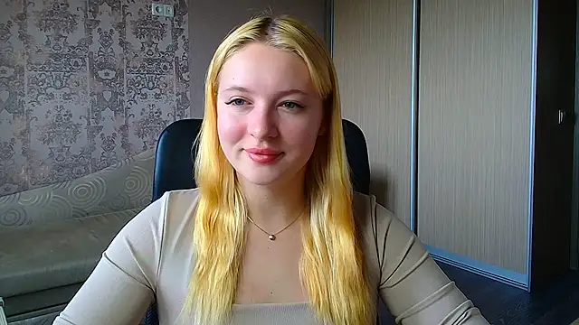 Snapshot of Milka_kiss_ chatting on 06/25/26, 10:53 Milka kiss online show from 06/25/26, 10:53