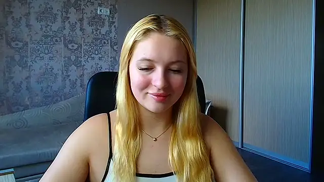 Snapshot of Milka_kiss_ chatting on 06/26/26, 11:14 Milka kiss online show from 06/26/26, 11:14