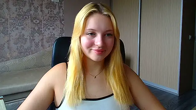 Snapshot of Milka_kiss_ chatting on 07/13/26, 07:55 Milka kiss online show from 07/13/26, 07:55