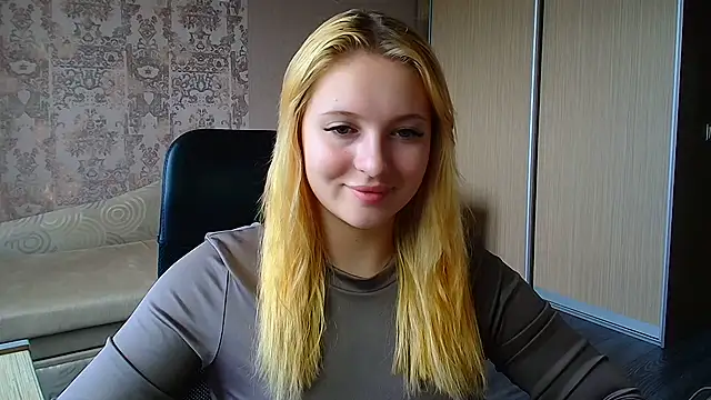 Snapshot of Milka_kiss_ chatting on 07/14/26, 10:43 Milka kiss online show from 07/14/26, 10:43