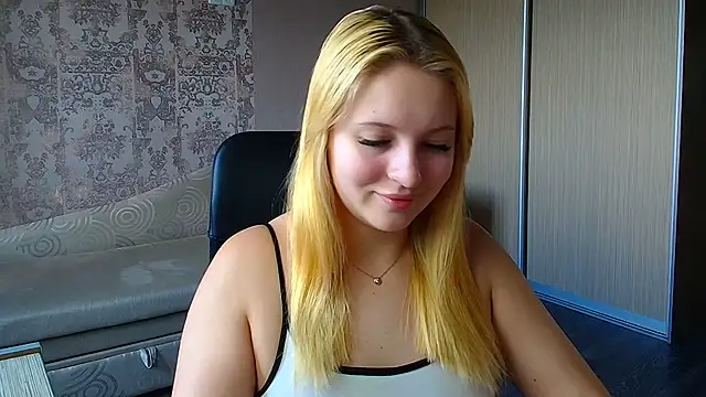 Snapshot of Milka_kiss_ chatting on 07/15/26, 10:20 Milka kiss online show from 07/15/26, 10:20