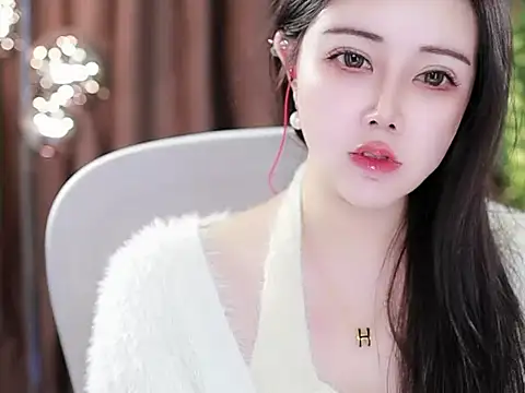 Snapshot of Qiaoqiao_ chatting on 01/08/25, 10:37 Qiaoqiao online show from 01/08/25, 10:37