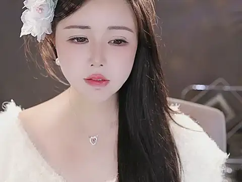 Qiaoqiao  online show from 12/03/25, 05:11