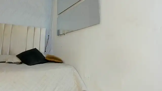 flavia cruz online show from 04/22/26, 03:24