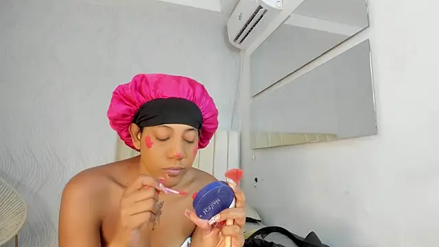Snapshot of flavia_cruz chatting on 05/07/26, 12:32 flavia cruz online show from 05/07/26, 12:32