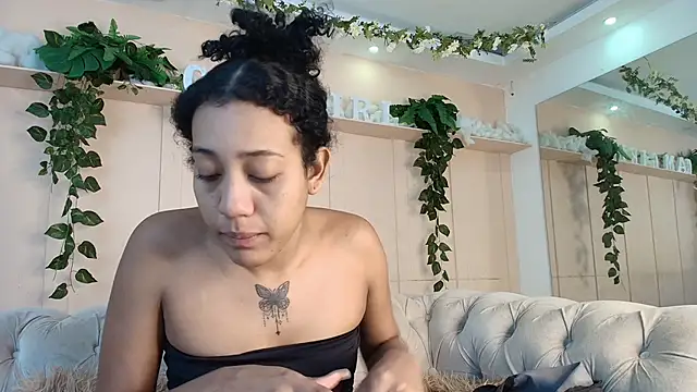 Snapshot of flavia_cruz chatting on 05/31/26, 12:23 flavia cruz online show from 05/31/26, 12:23