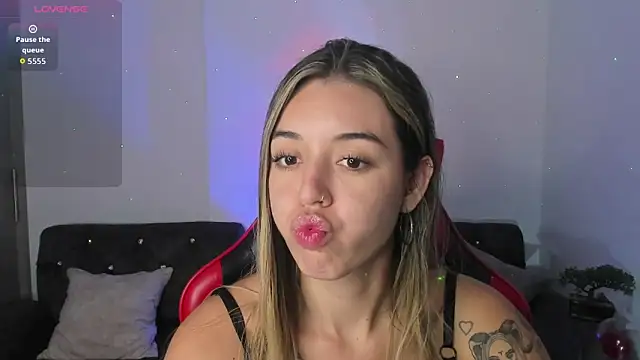 zoee jackson online show from 10/13/25, 03:39