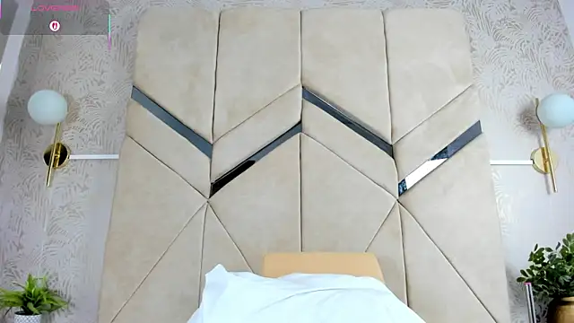 Snapshot of LilitRobins chatting on 10/24/25, 09:44 LilitRobins online show from 10/24/25, 09:44