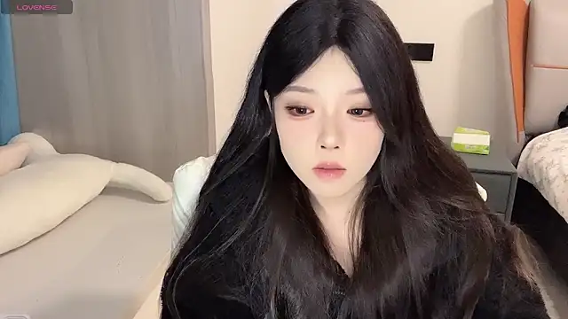 Snapshot of Q-ing chatting on 12/24/24, 03:16 Q-ing online show from 12/24/24, 03:16