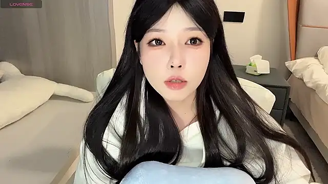 Snapshot of Q-ing chatting on 12/31/24, 09:39 Q-ing online show from 12/31/24, 09:39