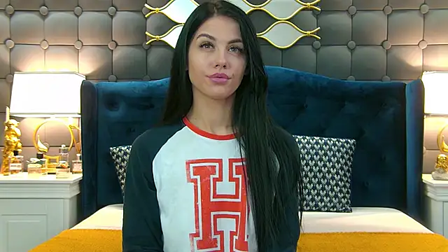 Snapshot of LeyaCass chatting on 01/10/25, 05:47 LeyaCass online show from 01/10/25, 05:47