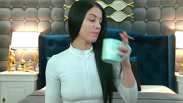 Snapshot of LeyaCass chatting on 01/16/25, 05:53 LeyaCass online show from 01/16/25, 05:53