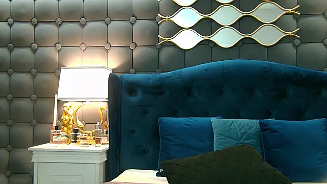 Snapshot of LeyaCass chatting on 01/24/25, 10:43 LeyaCass online show from 01/24/25, 10:43