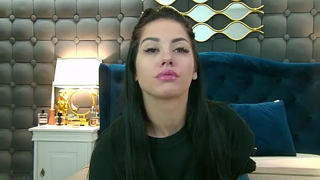 Snapshot of LeyaCass chatting on 02/02/25, 04:15 LeyaCass online show from 02/02/25, 04:15