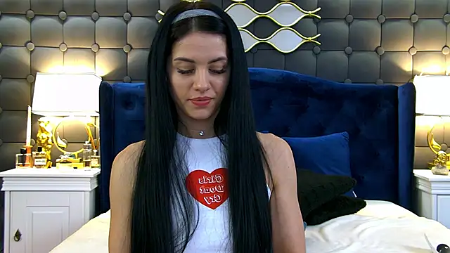 Snapshot of LeyaCass chatting on 02/20/25, 12:04 LeyaCass online show from 02/20/25, 12:04