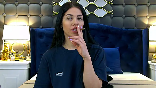 Snapshot of LeyaCass chatting on 03/12/25, 04:30 LeyaCass online show from 03/12/25, 04:30