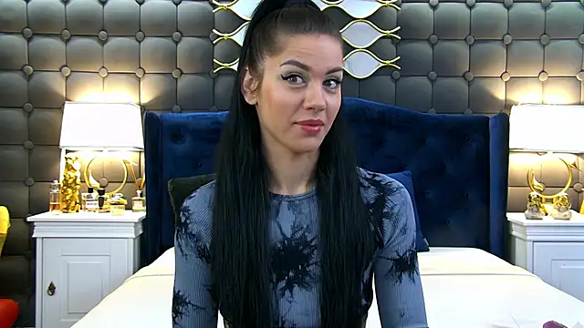 Snapshot of LeyaCass chatting on 03/15/25, 04:13 LeyaCass online show from 03/15/25, 04:13