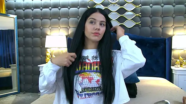 Snapshot of LeyaCass chatting on 09/10/25, 05:40 LeyaCass online show from 09/10/25, 05:40