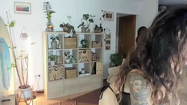 desertd2310 online show from 02/22/25, 06:41