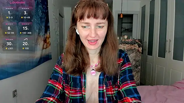 Snapshot of YourSexyNeighbour chatting on 12/15/25, 04:44 YourSexyNeighbour online show from 12/15/25, 04:44