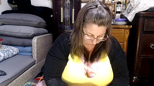 Snapshot of ladyscarlotta chatting on 02/25/25, 01:41 ladyscarlotta online show from 02/25/25, 01:41