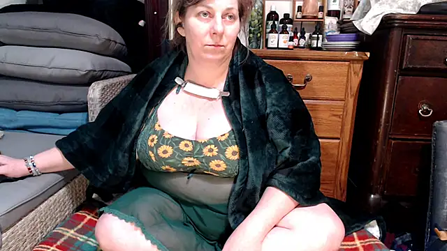 Snapshot of ladyscarlotta chatting on 02/27/25, 08:42 ladyscarlotta online show from 02/27/25, 08:42